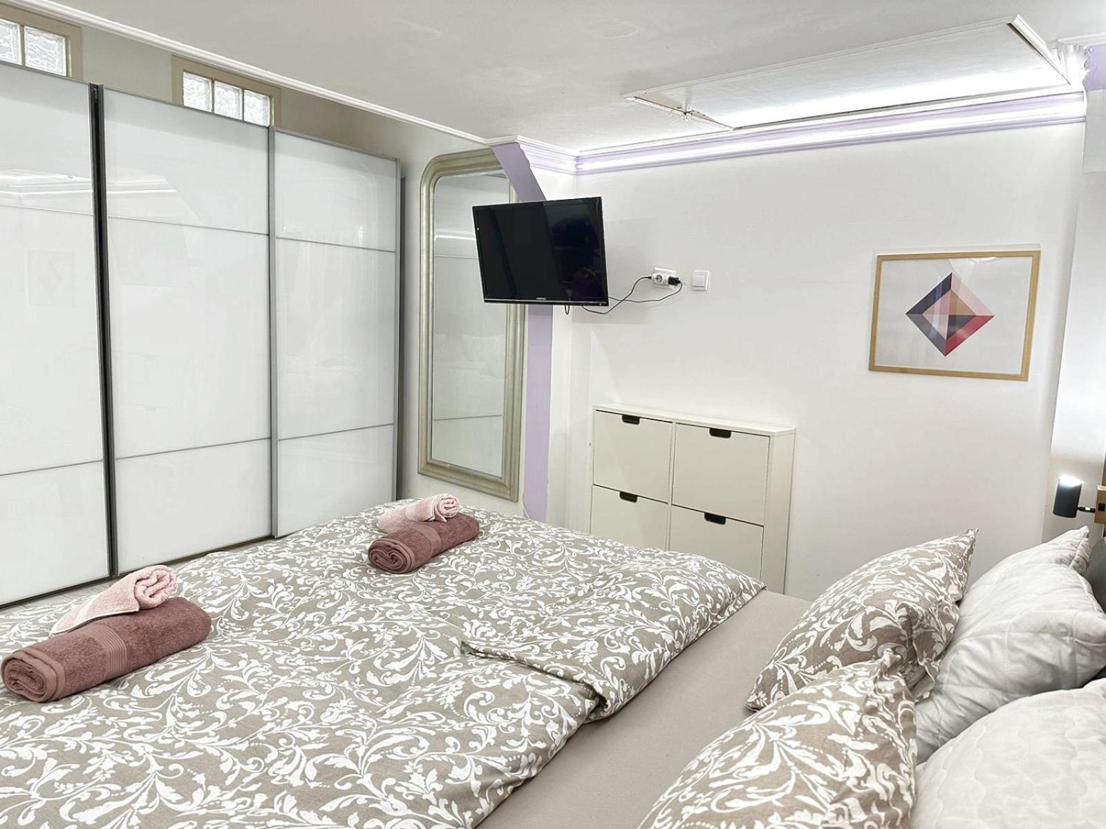 Yes, Yes! Lovely Apartment Good Amenities Budapest Center Exterior photo