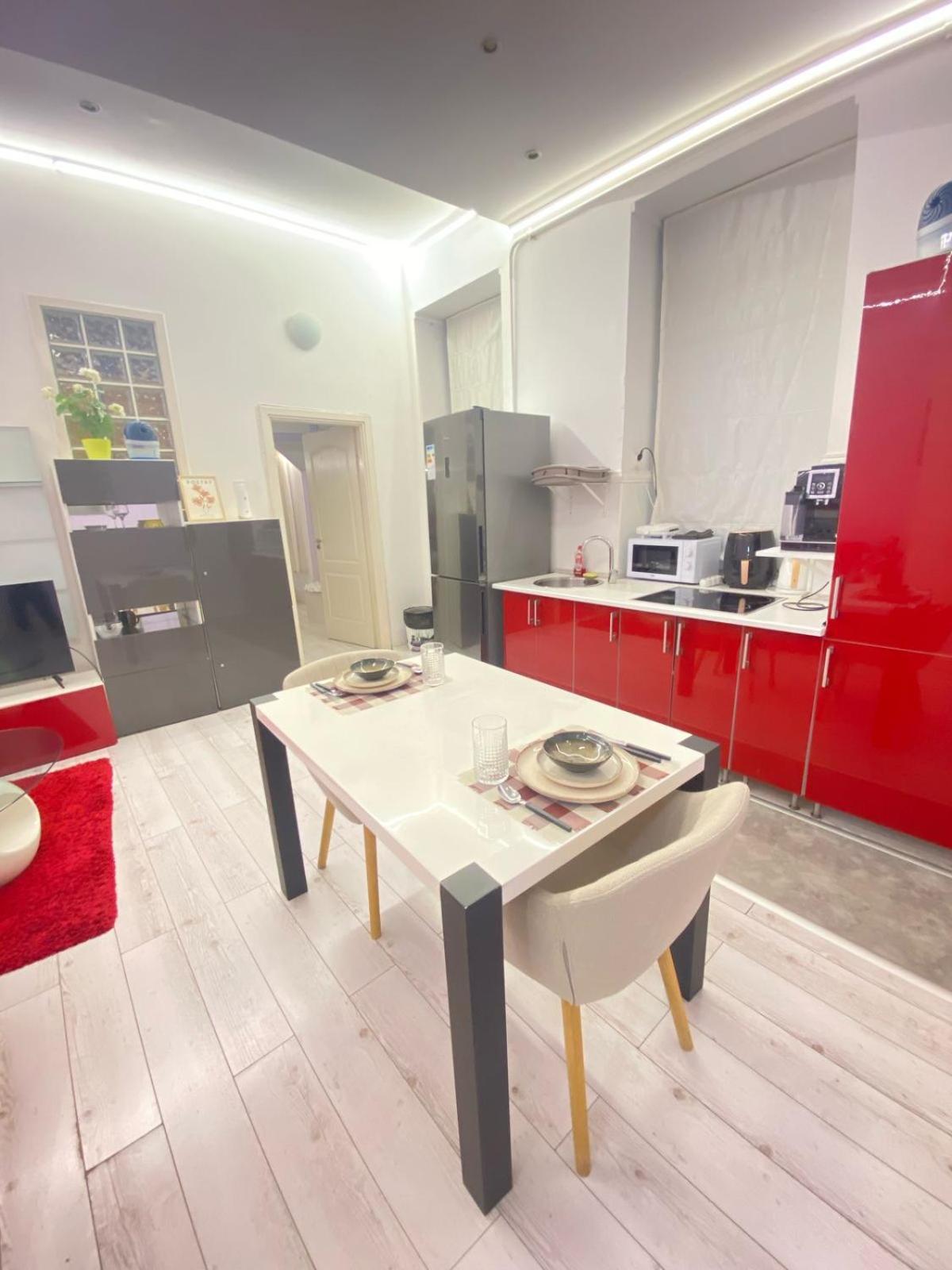 Yes, Yes! Lovely Apartment Good Amenities Budapest Center Exterior photo